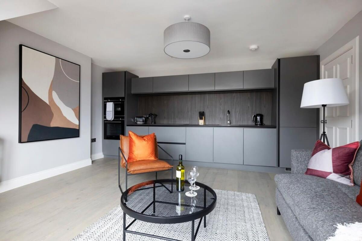 Dragon Suites - City Centre Castle View 1 Bed Apartment 에든버러 외부 사진
