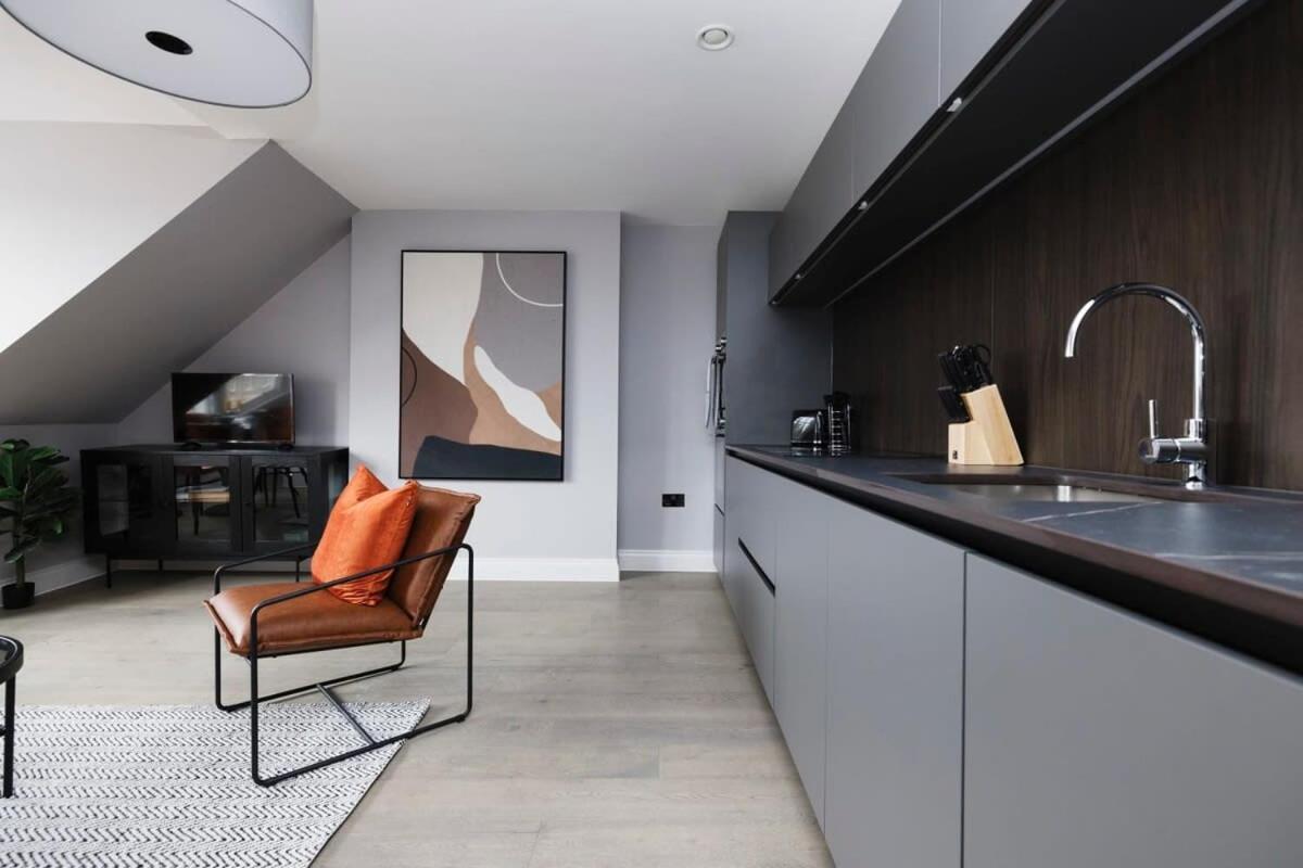 Dragon Suites - City Centre Castle View 1 Bed Apartment 에든버러 외부 사진
