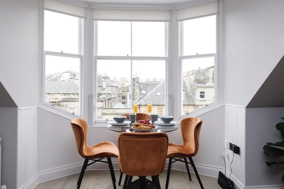 Dragon Suites - City Centre Castle View 1 Bed Apartment 에든버러 외부 사진