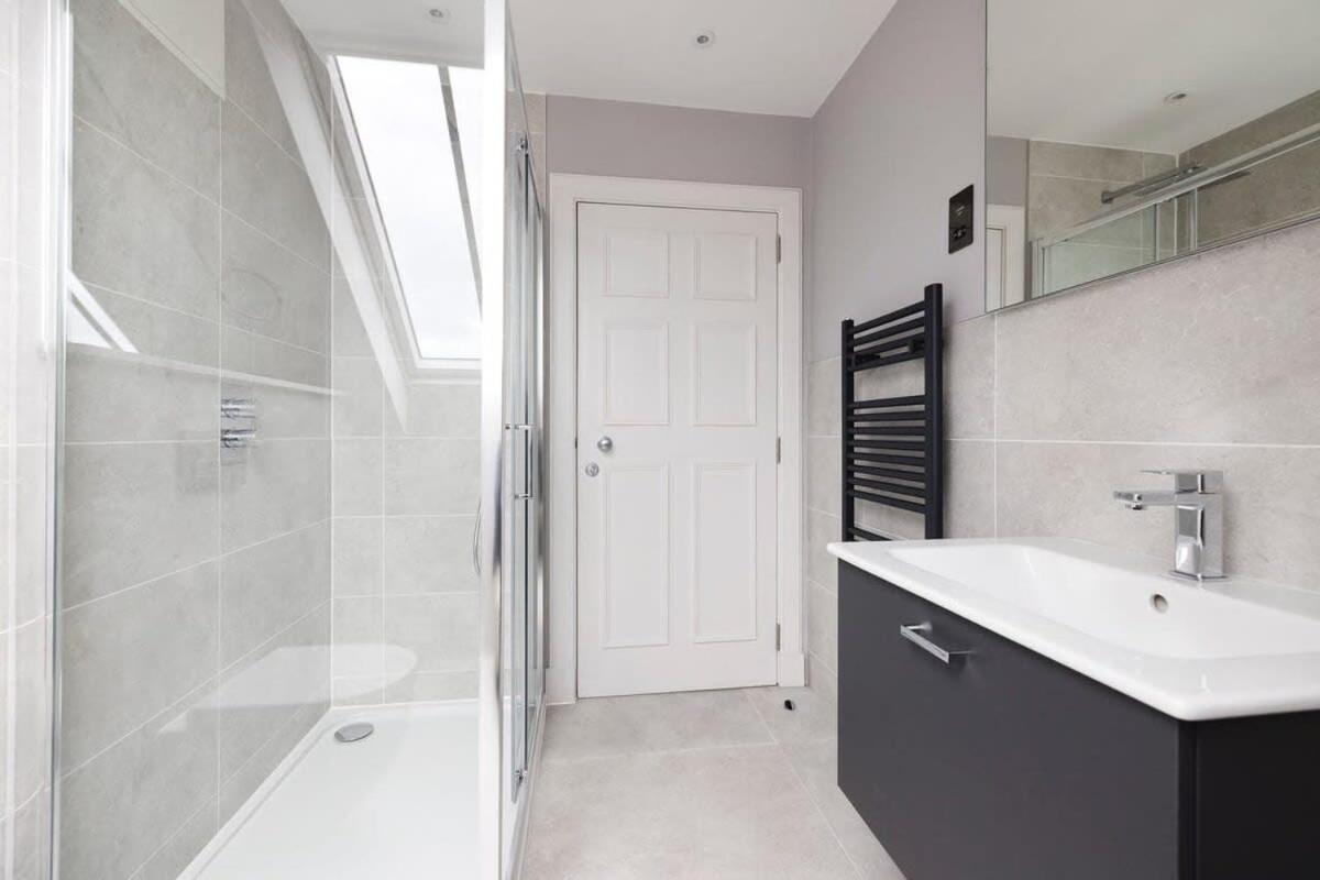 Dragon Suites - City Centre Castle View 1 Bed Apartment 에든버러 외부 사진
